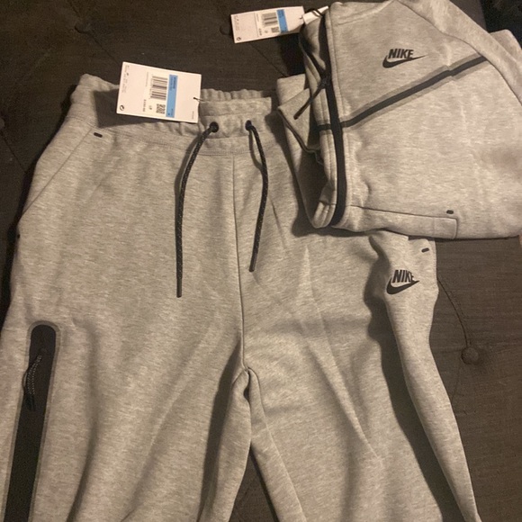 Nike NSW Tech Full-Zip Hoodie and Joggers Set - Picture 7 of 8